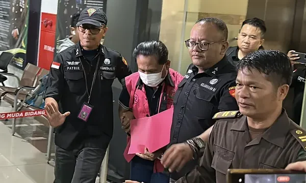 Kejagung menangkap mantan Ketua PN Surabaya, Rudi Suparmono (RS) terkait kasus dugaan suap vonis bebas Ronald Tannur. (Liputan6/Nanda Perdana Putra)